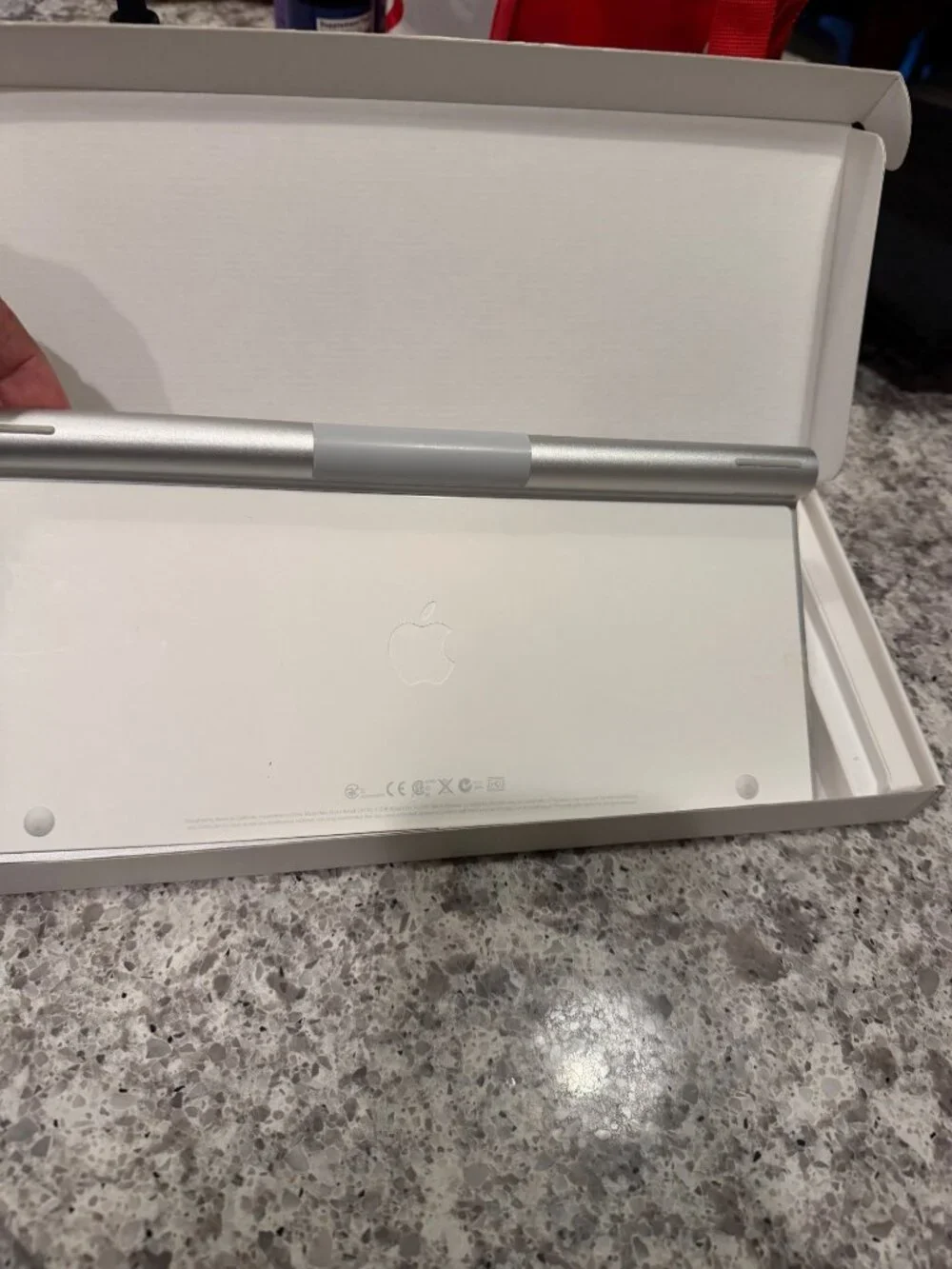 Apple Wireless Keyboard Model A1314 Bluetooth Compact White Aluminum Vintage 200